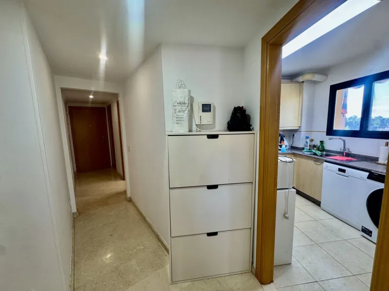 Apartment - Middle Floor Apartment в продаже в Fuengirola, Málaga. В доме 2 спален и 2 ванных комнат. Площадь дома 75 м²