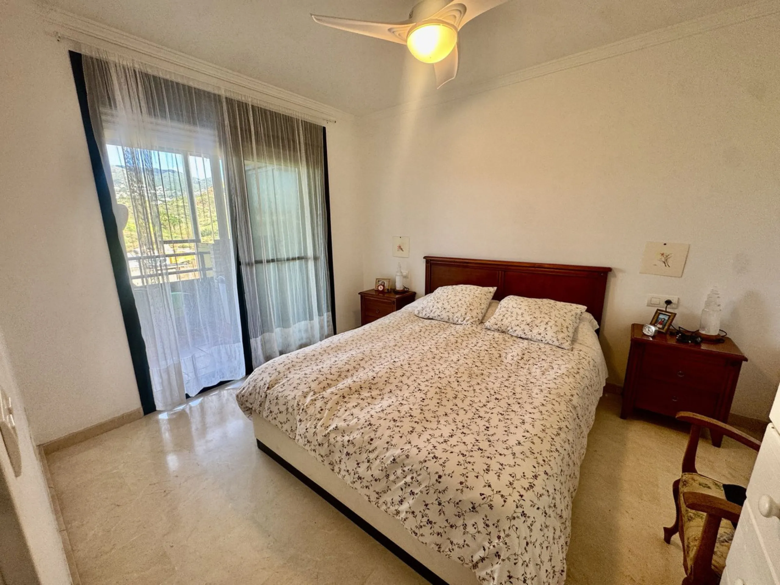 Apartment - Middle Floor Apartment в продаже в Fuengirola, Málaga. В доме 2 спален и 2 ванных комнат. Площадь дома 75 м²