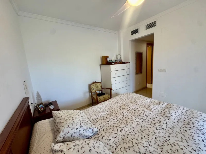 Apartment - Middle Floor Apartment в продаже в Fuengirola, Málaga. В доме 2 спален и 2 ванных комнат. Площадь дома 75 м²