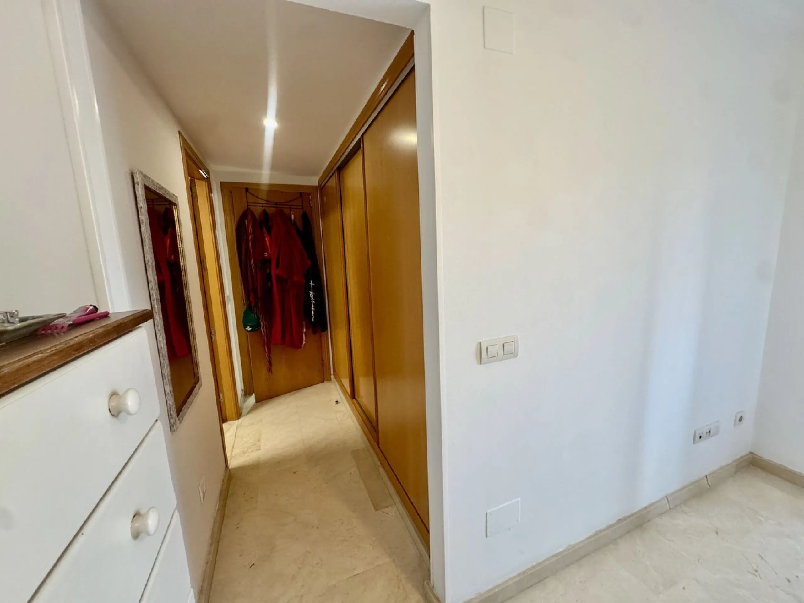 Apartment - Middle Floor Apartment в продаже в Fuengirola, Málaga. В доме 2 спален и 2 ванных комнат. Площадь дома 75 м²