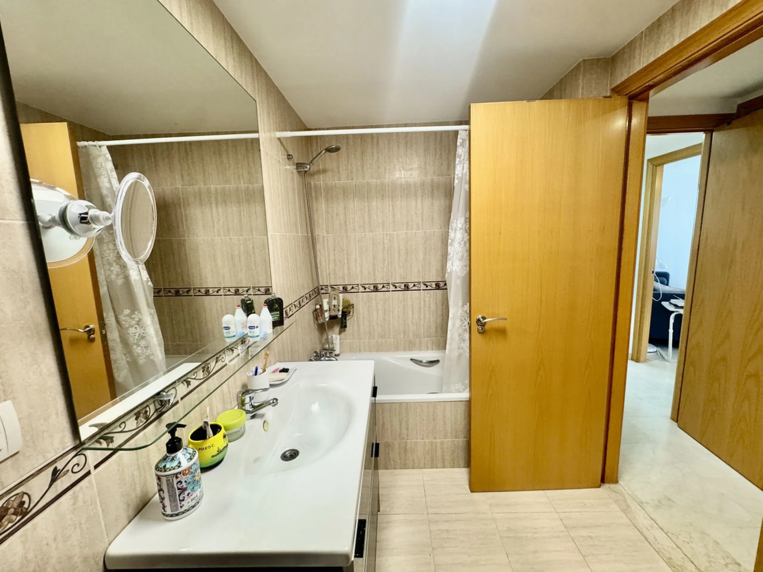 Apartment - Middle Floor Apartment в продаже в Fuengirola, Málaga. В доме 2 спален и 2 ванных комнат. Площадь дома 75 м²