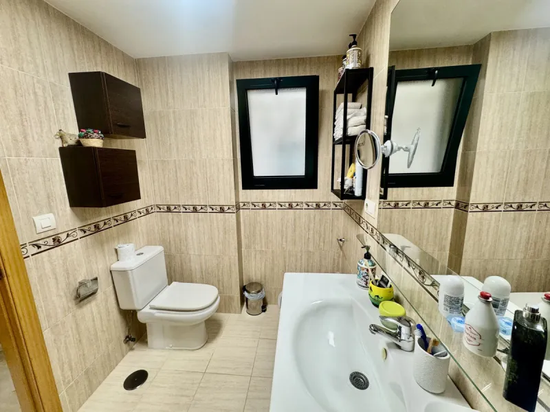 Apartment - Middle Floor Apartment в продаже в Fuengirola, Málaga. В доме 2 спален и 2 ванных комнат. Площадь дома 75 м²