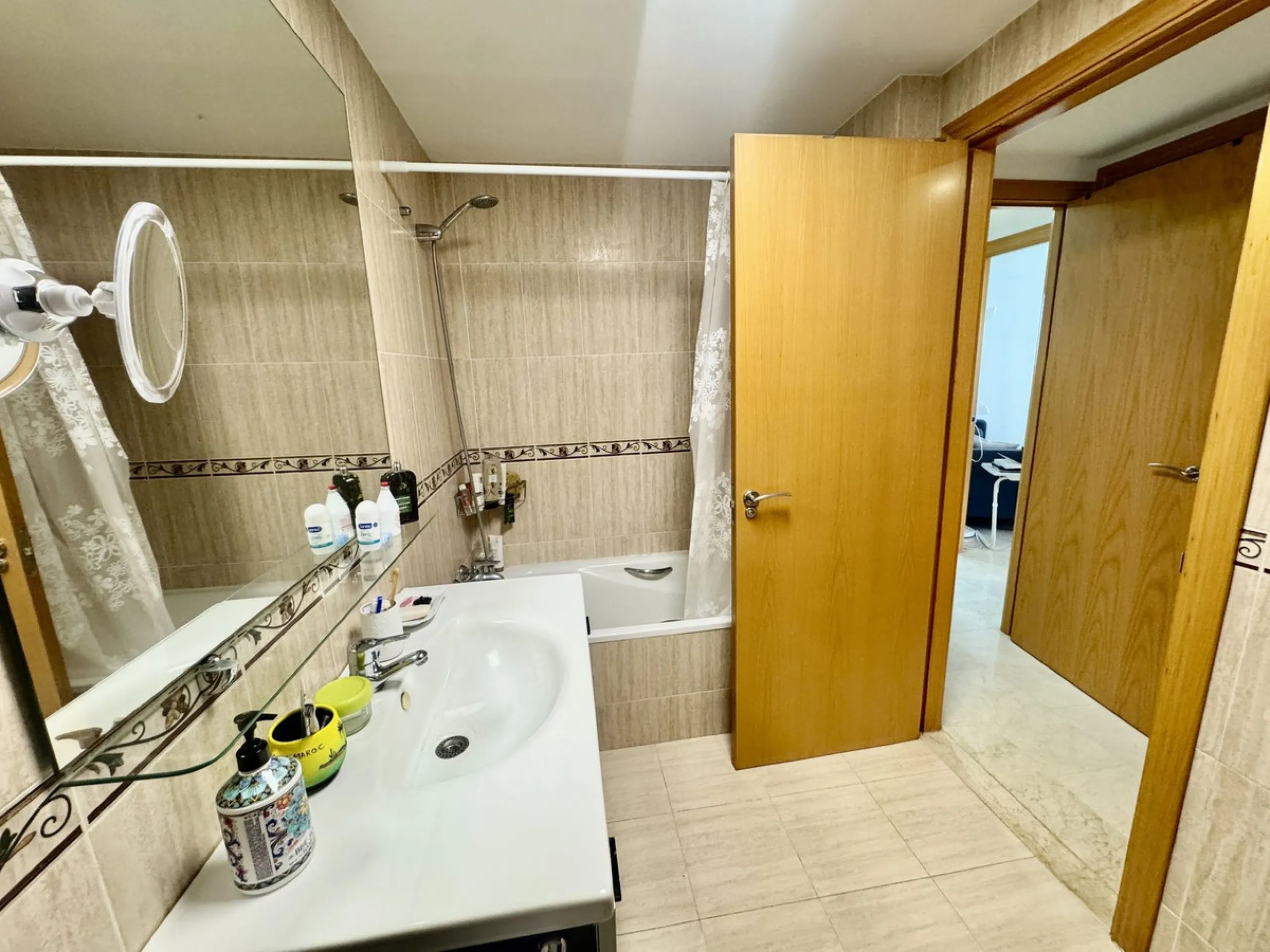 Apartment - Middle Floor Apartment в продаже в Fuengirola, Málaga. В доме 2 спален и 2 ванных комнат. Площадь дома 75 м²