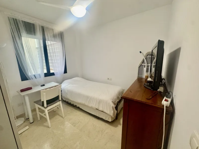 Apartment - Middle Floor Apartment в продаже в Fuengirola, Málaga. В доме 2 спален и 2 ванных комнат. Площадь дома 75 м²