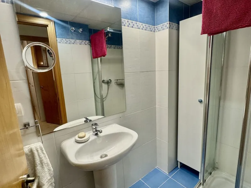 Apartment - Middle Floor Apartment в продаже в Fuengirola, Málaga. В доме 2 спален и 2 ванных комнат. Площадь дома 75 м²