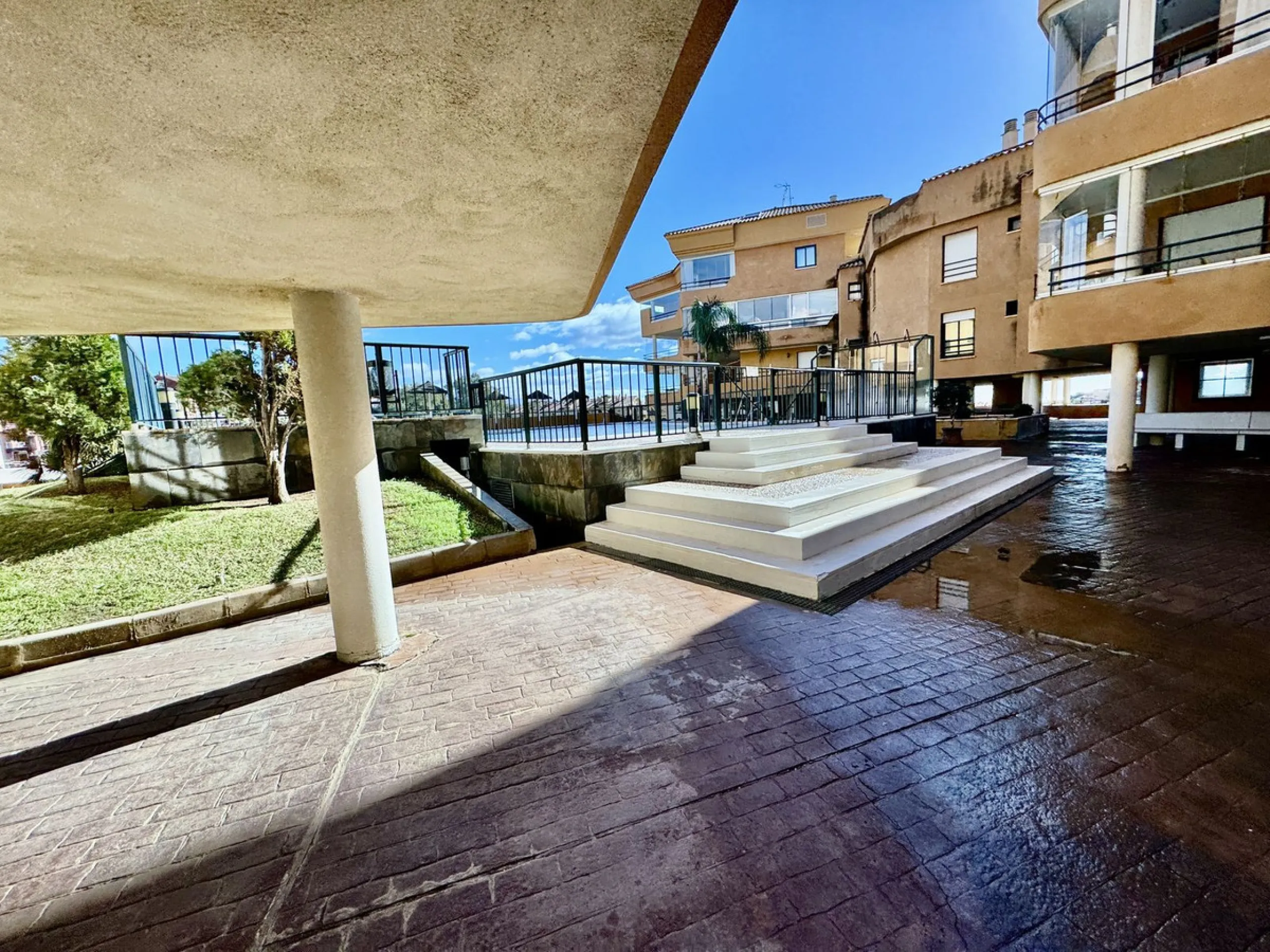 Apartment - Middle Floor Apartment в продаже в Fuengirola, Málaga. В доме 2 спален и 2 ванных комнат. Площадь дома 75 м²