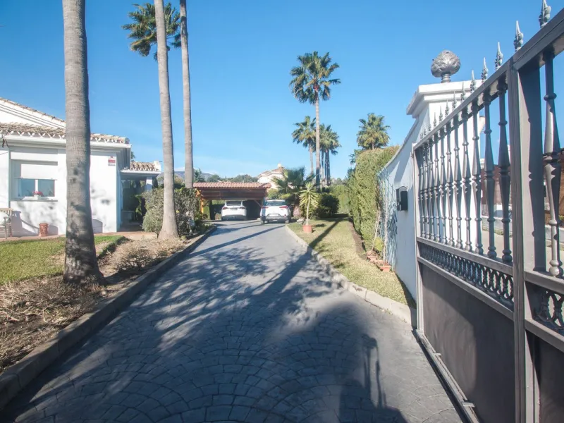 Charming Country Property with Mountain Views in Estepona – La Alberdina Area
