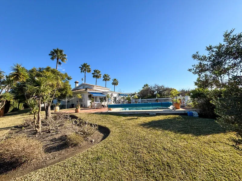 Charming Country Property with Mountain Views in Estepona – La Alberdina Area