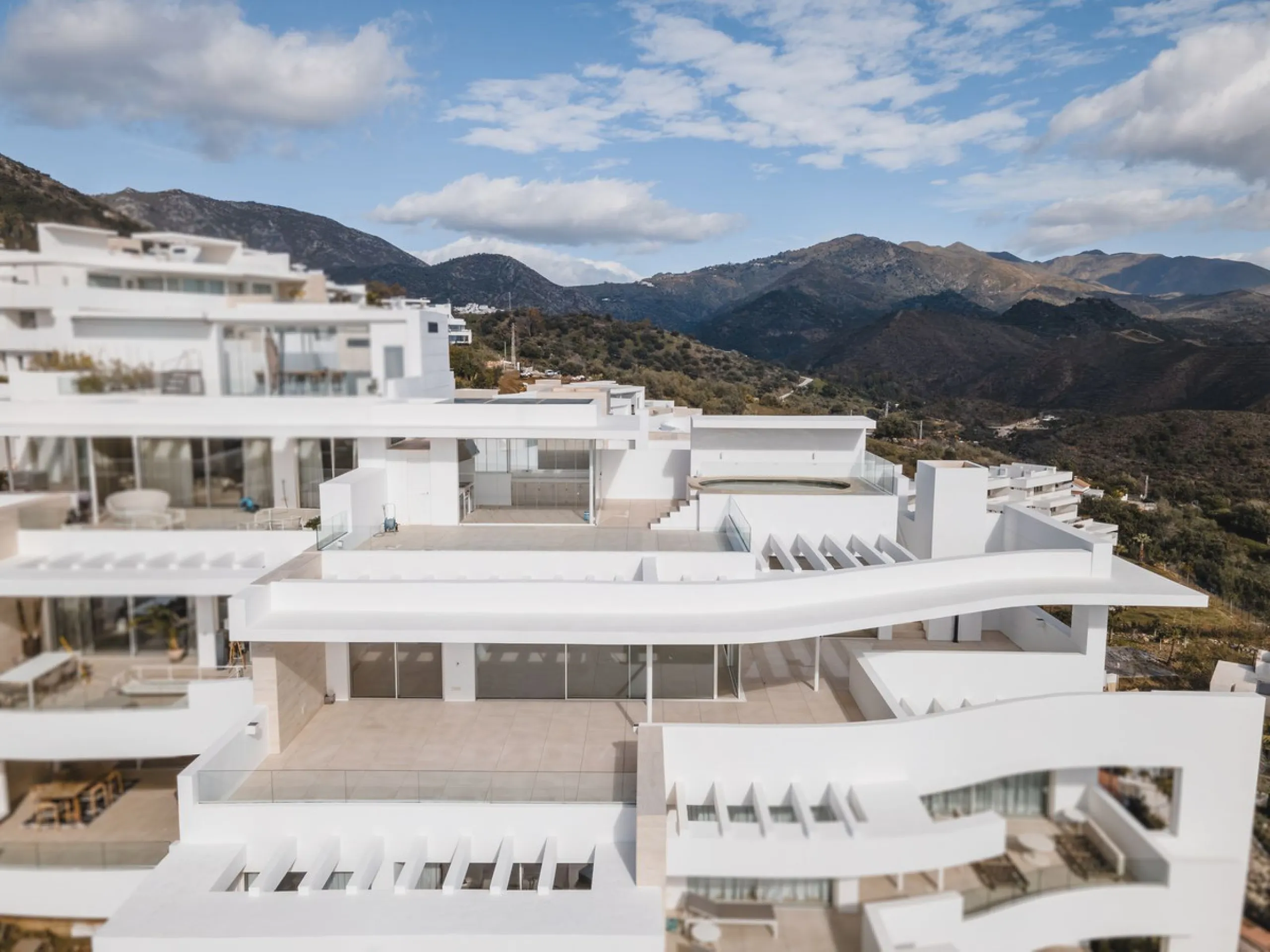 Apartment - Penthouse Duplex в продаже в Ojén, Málaga. В доме 3 спален и 3 ванных комнат. Площадь дома 158 м²