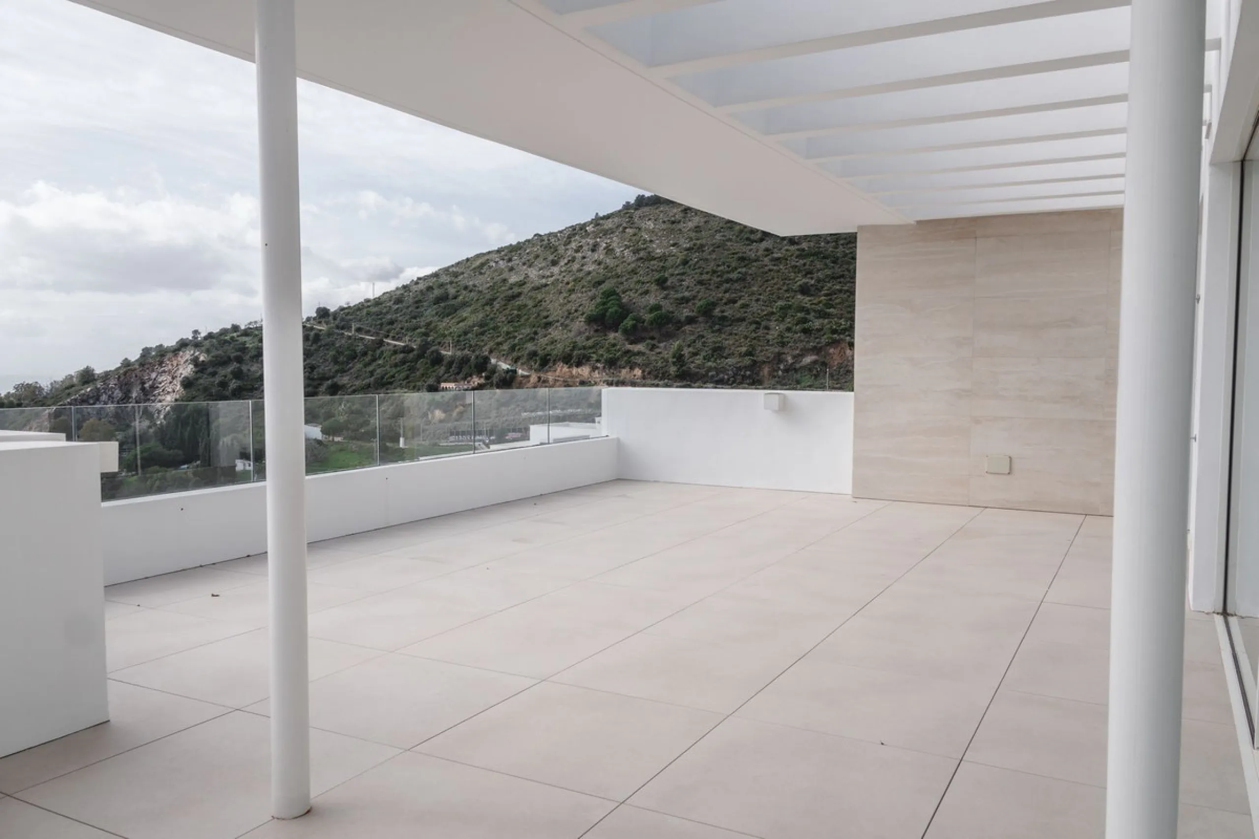 Apartment - Penthouse Duplex в продаже в Ojén, Málaga. В доме 3 спален и 3 ванных комнат. Площадь дома 158 м²