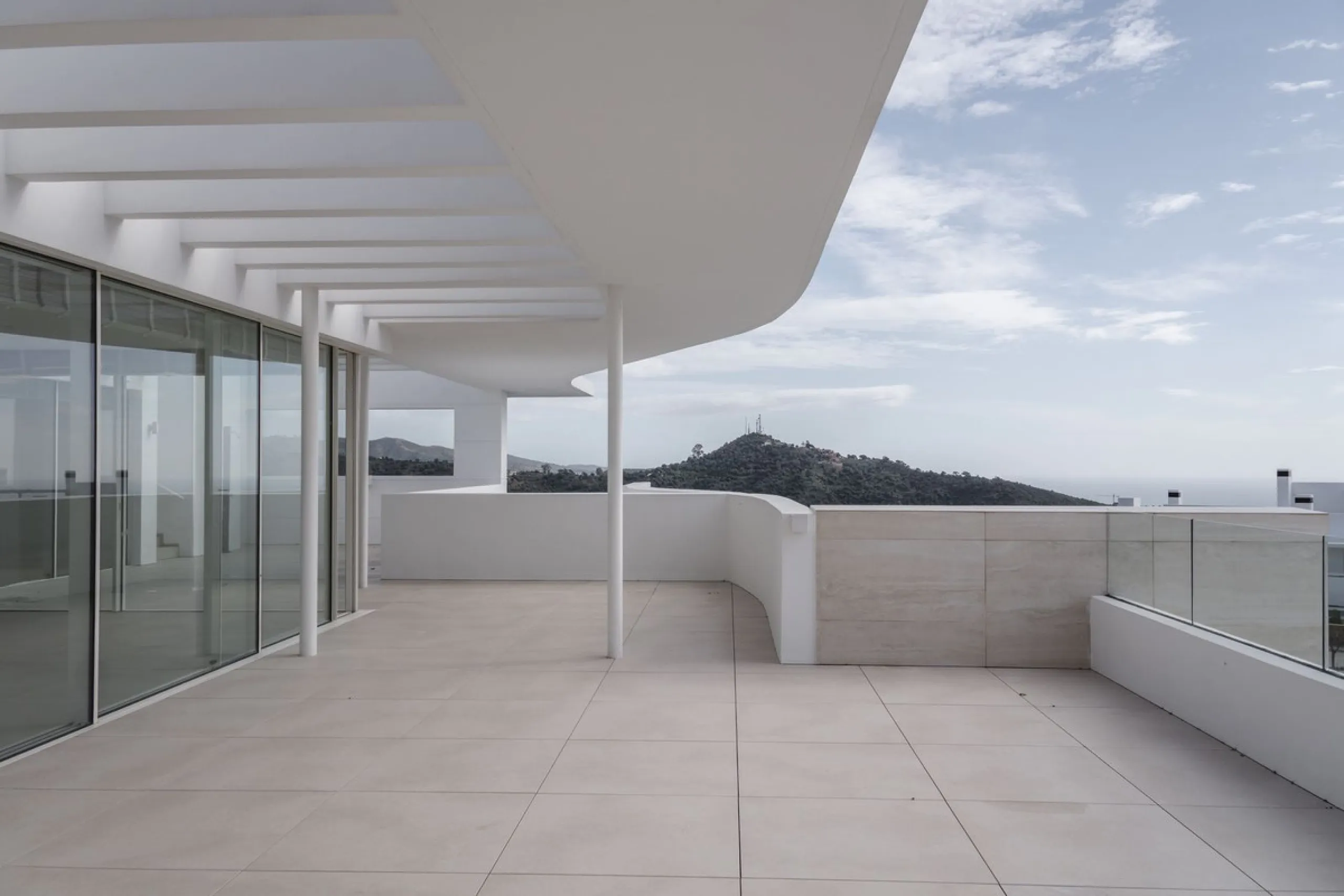 Apartment - Penthouse Duplex в продаже в Ojén, Málaga. В доме 3 спален и 3 ванных комнат. Площадь дома 158 м²