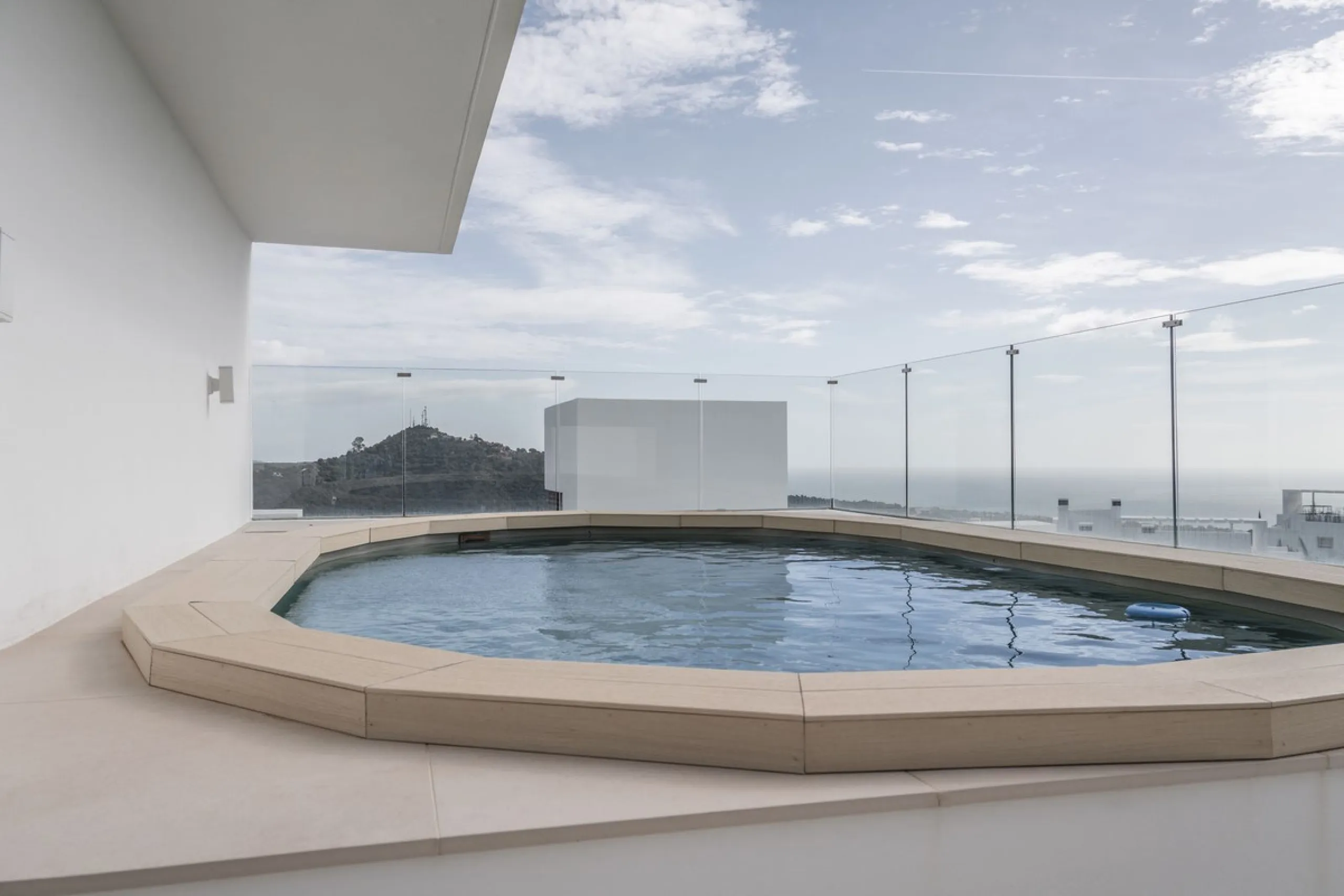 Apartment - Penthouse Duplex в продаже в Ojén, Málaga. В доме 3 спален и 3 ванных комнат. Площадь дома 158 м²
