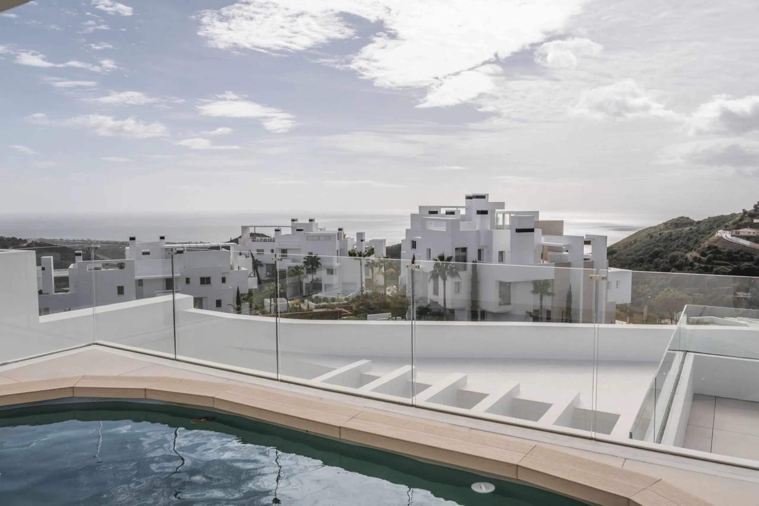 Apartment - Penthouse Duplex в продаже в Ojén, Málaga. В доме 3 спален и 3 ванных комнат. Площадь дома 158 м²
