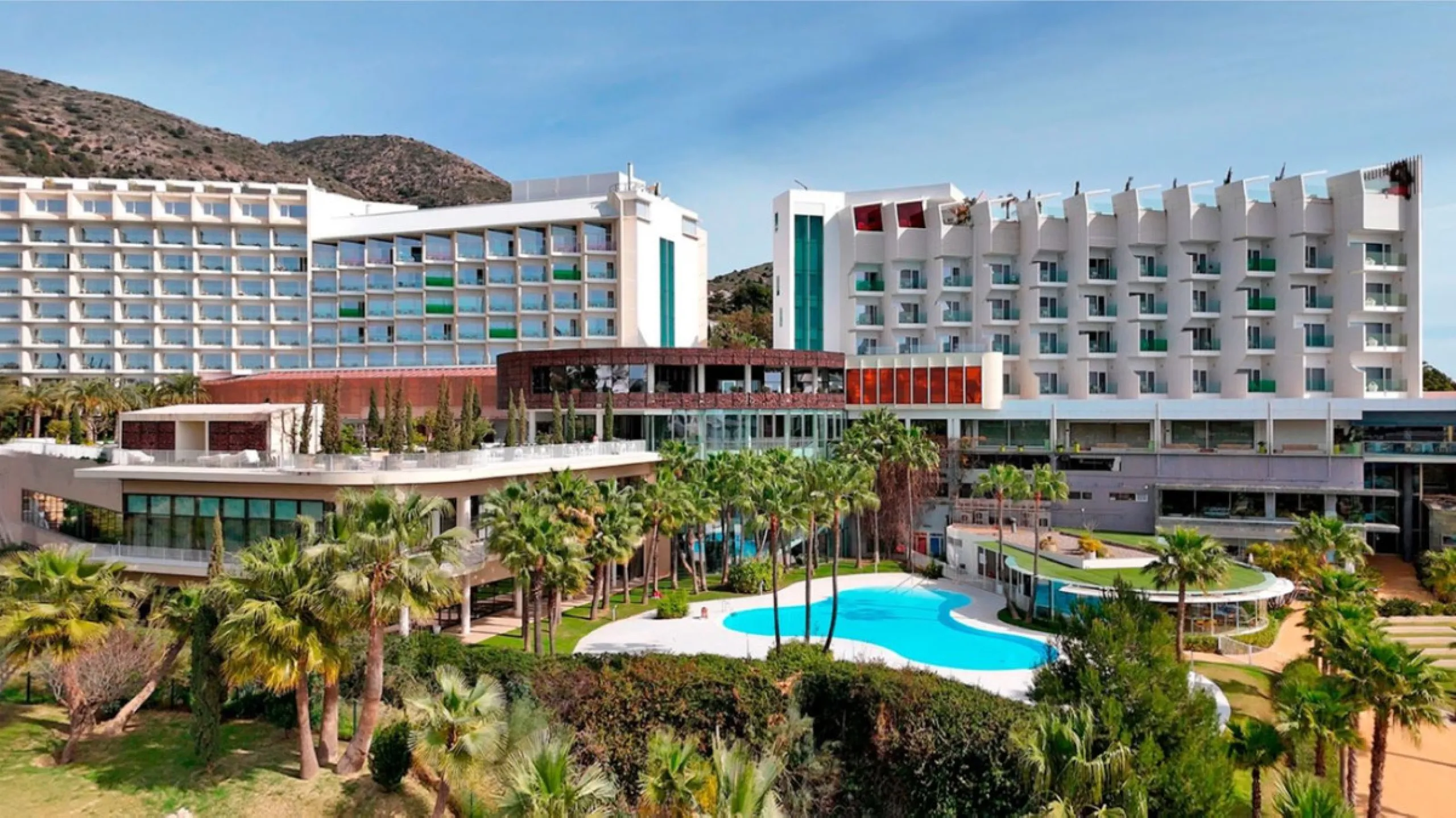 Welcome to a brand new property, delivered in 2025, that redefines luxury living. This outstanding property features a private Jacuzzi and a huge terrace that overlooks the magnificent swimming pools, offering an unparalleled experience inspired by Hilton