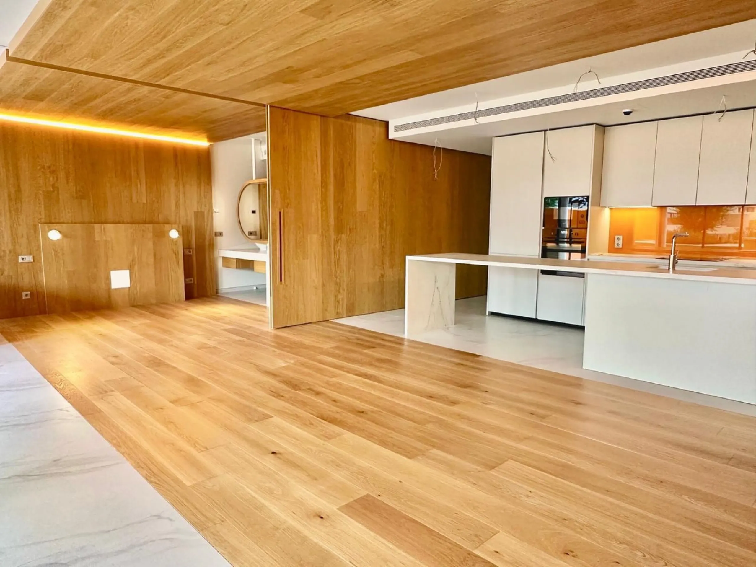 Welcome to a brand new property, delivered in 2025, that redefines luxury living. This outstanding property features a private Jacuzzi and a huge terrace that overlooks the magnificent swimming pools, offering an unparalleled experience inspired by Hilton