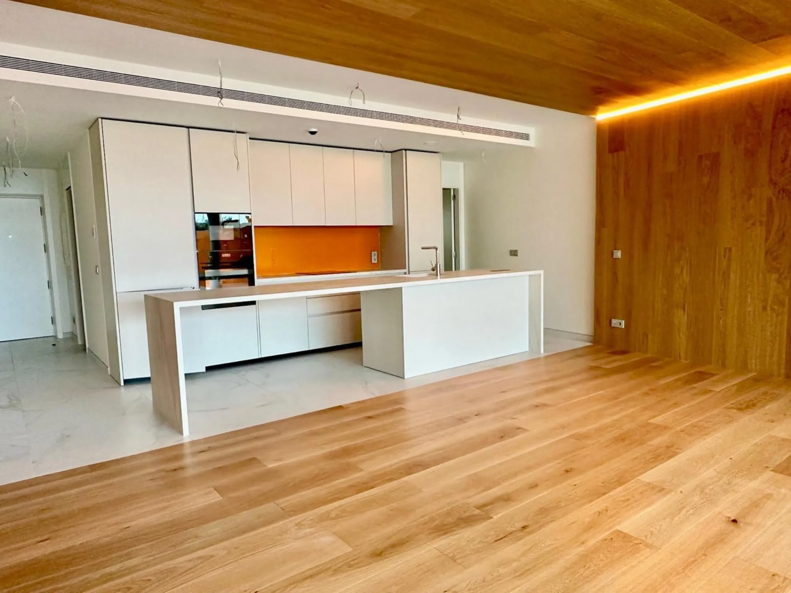 Welcome to a brand new property, delivered in 2025, that redefines luxury living. This outstanding property features a private Jacuzzi and a huge terrace that overlooks the magnificent swimming pools, offering an unparalleled experience inspired by Hilton