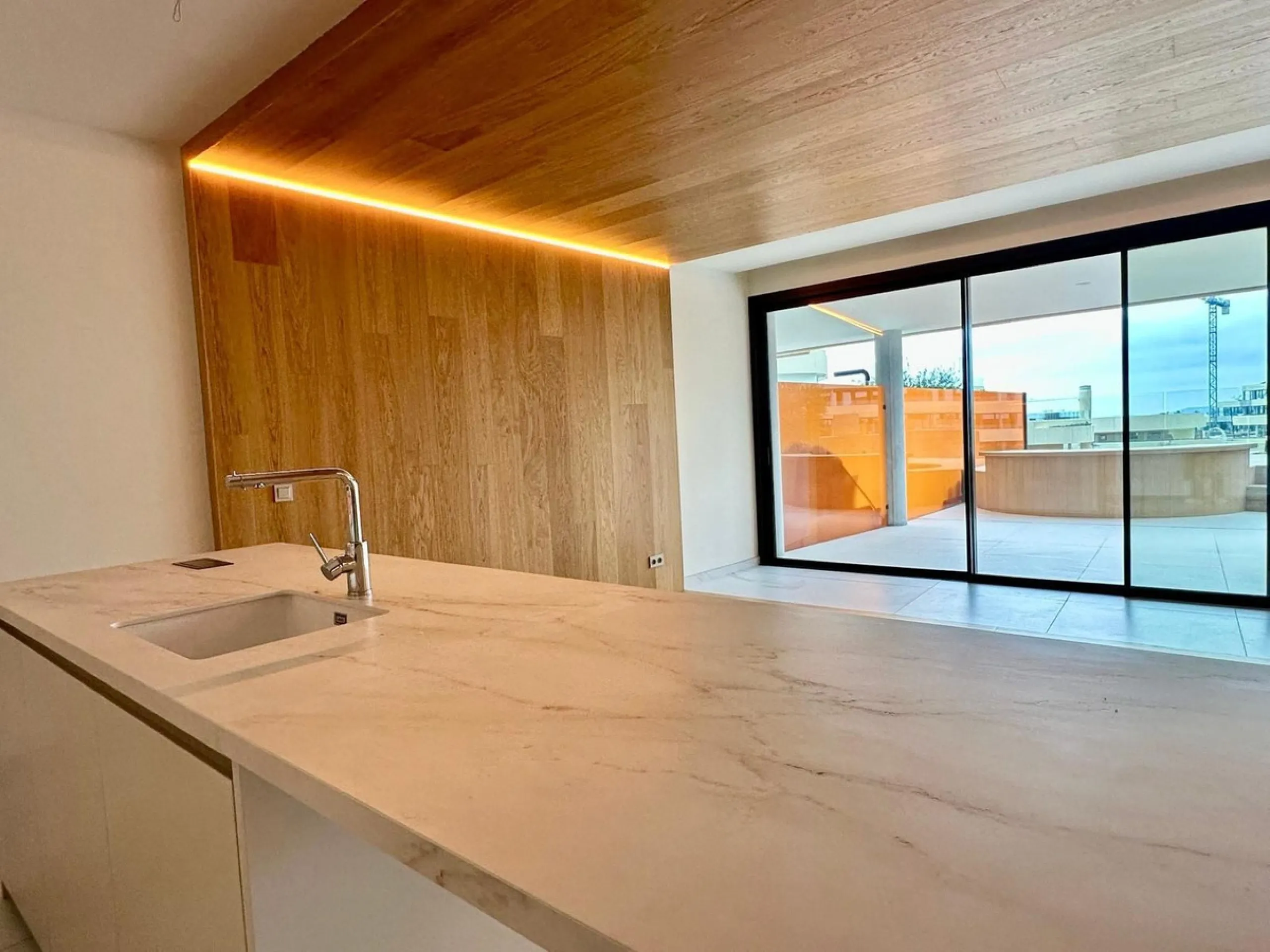 Welcome to a brand new property, delivered in 2025, that redefines luxury living. This outstanding property features a private Jacuzzi and a huge terrace that overlooks the magnificent swimming pools, offering an unparalleled experience inspired by Hilton