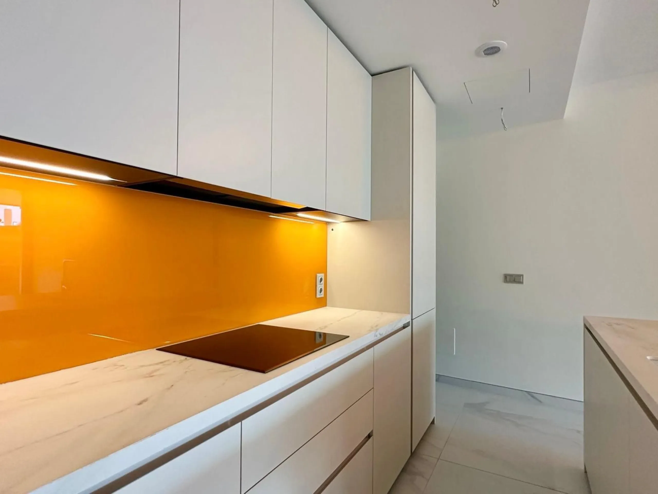 Welcome to a brand new property, delivered in 2025, that redefines luxury living. This outstanding property features a private Jacuzzi and a huge terrace that overlooks the magnificent swimming pools, offering an unparalleled experience inspired by Hilton