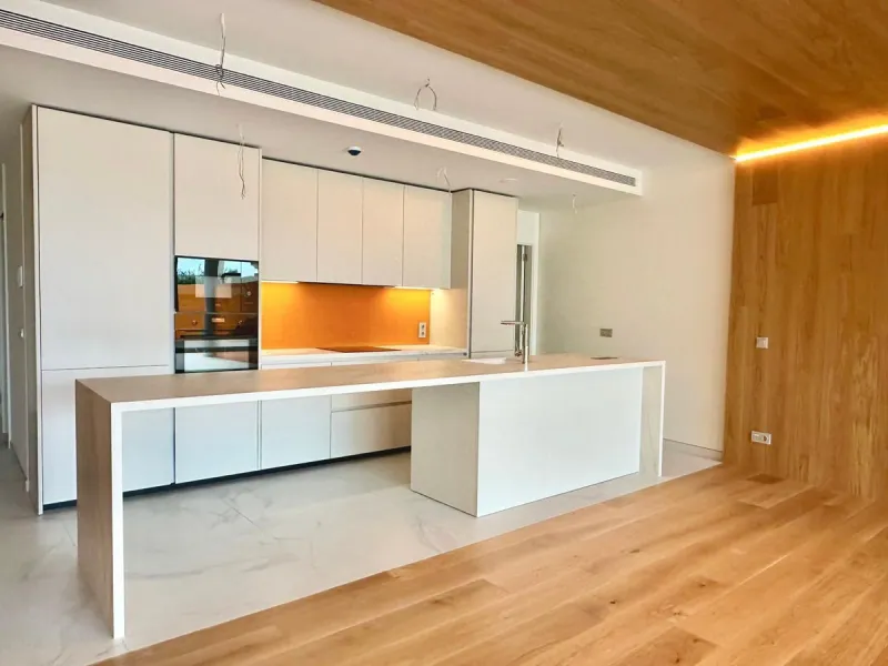 Welcome to a brand new property, delivered in 2025, that redefines luxury living. This outstanding property features a private Jacuzzi and a huge terrace that overlooks the magnificent swimming pools, offering an unparalleled experience inspired by Hilton