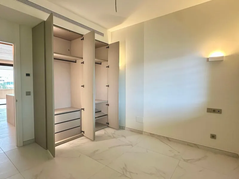 Welcome to a brand new property, delivered in 2025, that redefines luxury living. This outstanding property features a private Jacuzzi and a huge terrace that overlooks the magnificent swimming pools, offering an unparalleled experience inspired by Hilton
