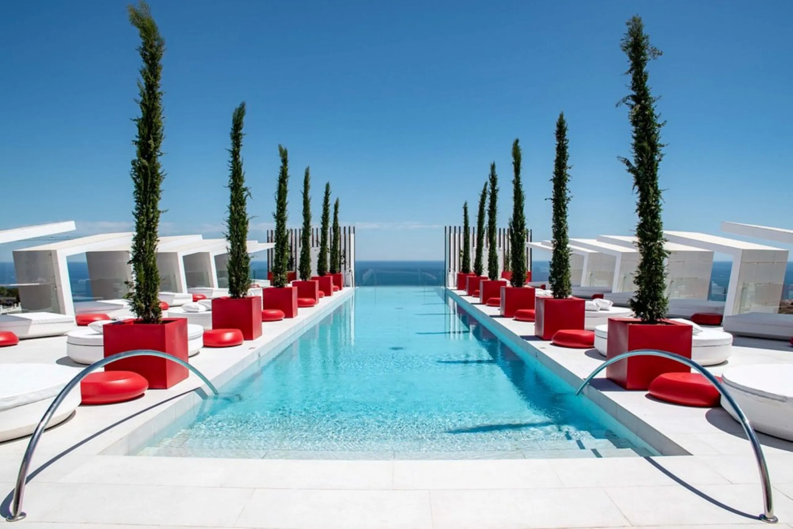 Welcome to a brand new property, delivered in 2025, that redefines luxury living. This outstanding property features a private Jacuzzi and a huge terrace that overlooks the magnificent swimming pools, offering an unparalleled experience inspired by Hilton