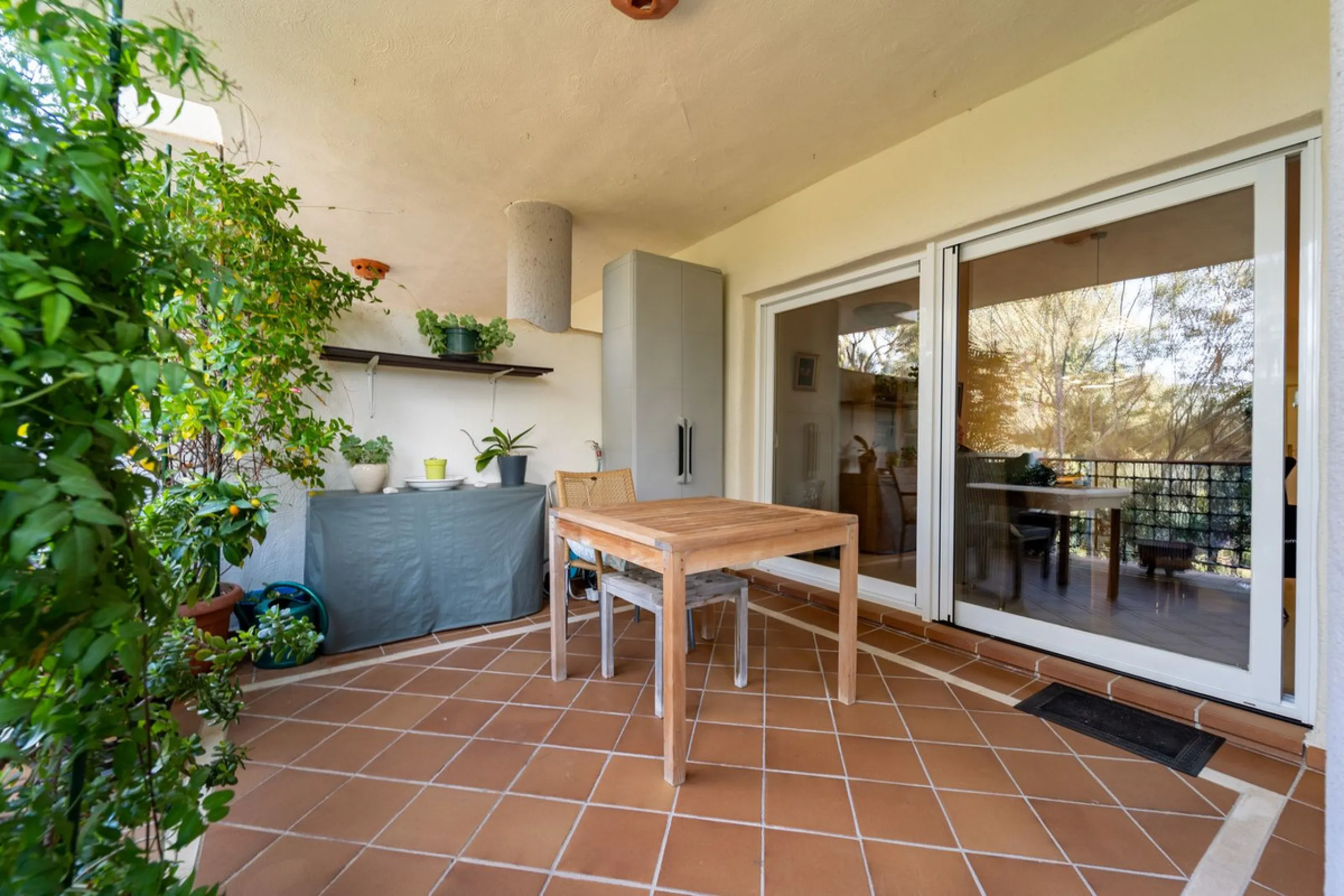 Apartment - Ground Floor Apartment в продаже в Marbella, Málaga. В доме 2 спален и 2 ванных комнат. Площадь дома 108 м²