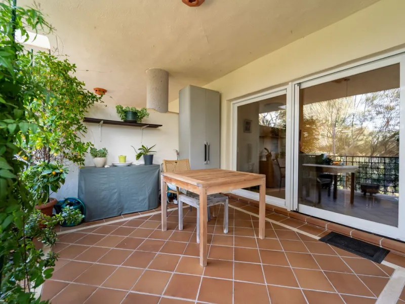 Apartment - Ground Floor Apartment в продаже в Marbella, Málaga. В доме 2 спален и 2 ванных комнат. Площадь дома 108 м²