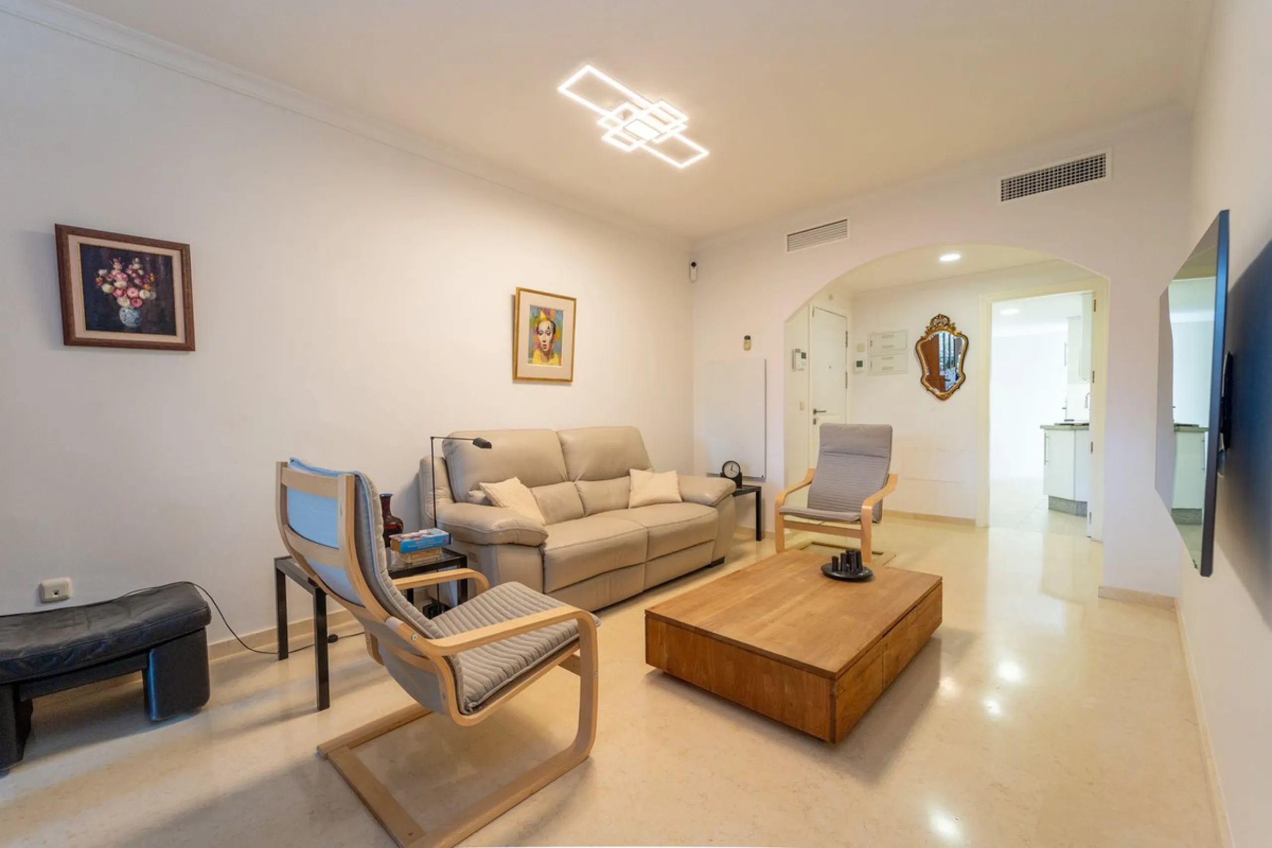 Apartment - Ground Floor Apartment в продаже в Marbella, Málaga. В доме 2 спален и 2 ванных комнат. Площадь дома 108 м²