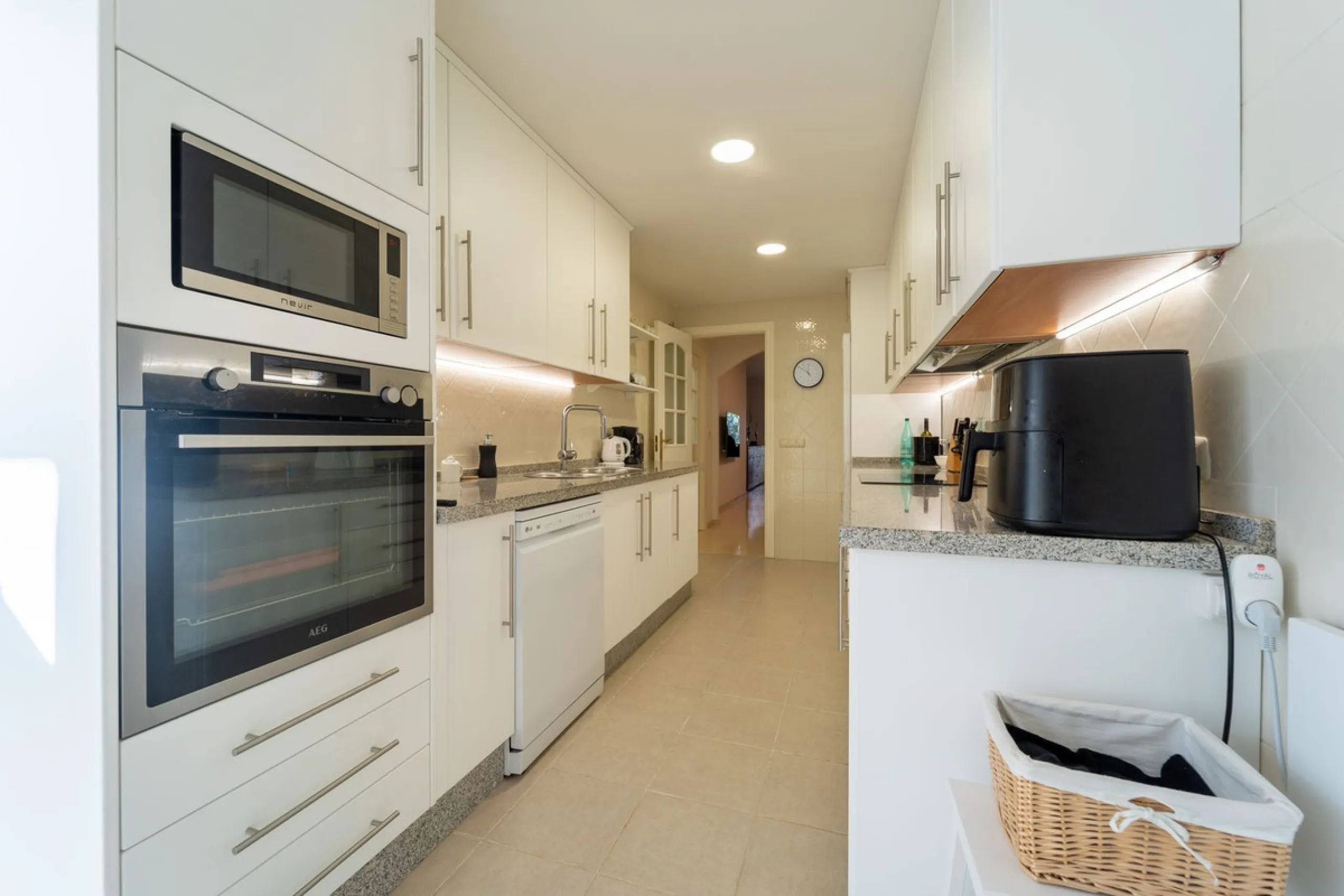 Apartment - Ground Floor Apartment в продаже в Marbella, Málaga. В доме 2 спален и 2 ванных комнат. Площадь дома 108 м²