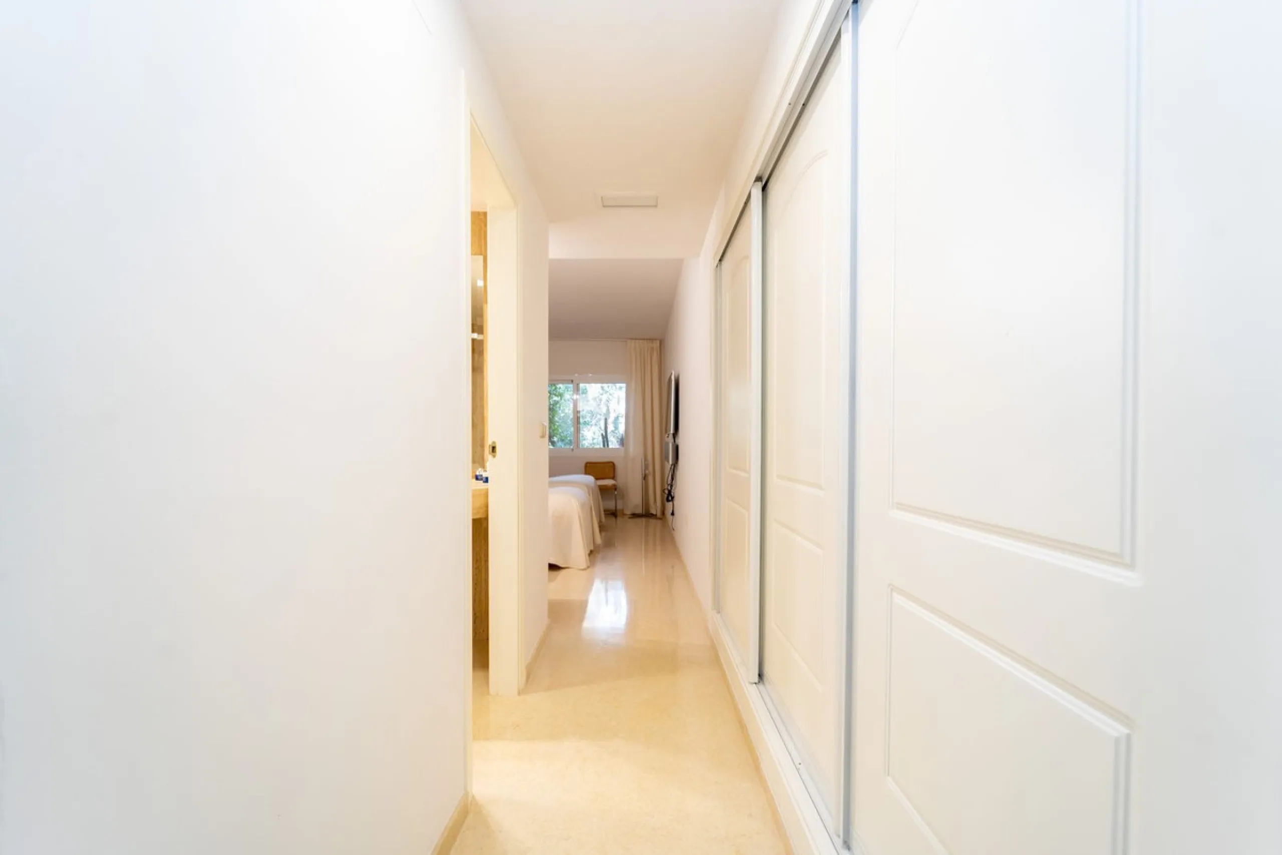 Apartment - Ground Floor Apartment в продаже в Marbella, Málaga. В доме 2 спален и 2 ванных комнат. Площадь дома 108 м²