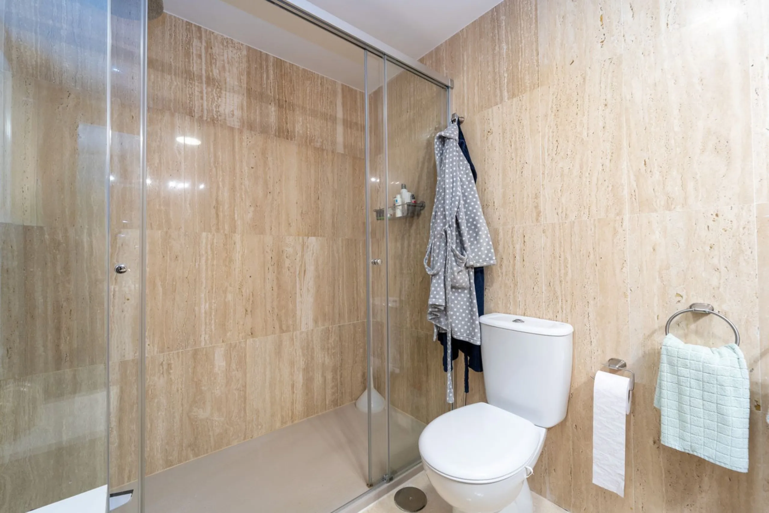 Apartment - Ground Floor Apartment в продаже в Marbella, Málaga. В доме 2 спален и 2 ванных комнат. Площадь дома 108 м²
