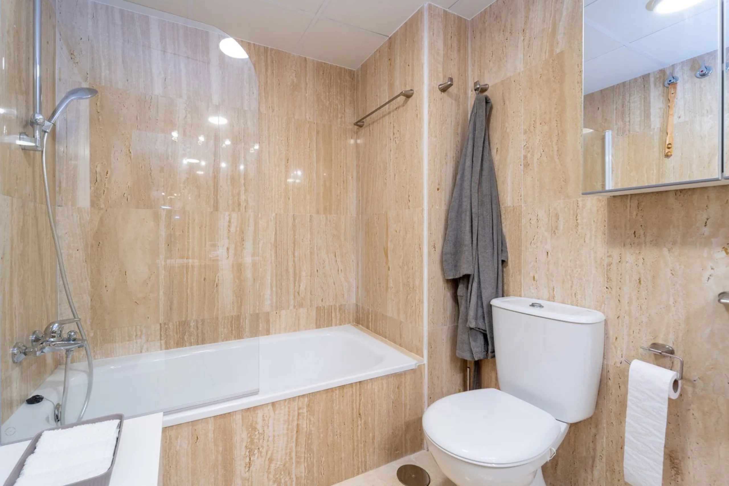 Apartment - Ground Floor Apartment в продаже в Marbella, Málaga. В доме 2 спален и 2 ванных комнат. Площадь дома 108 м²
