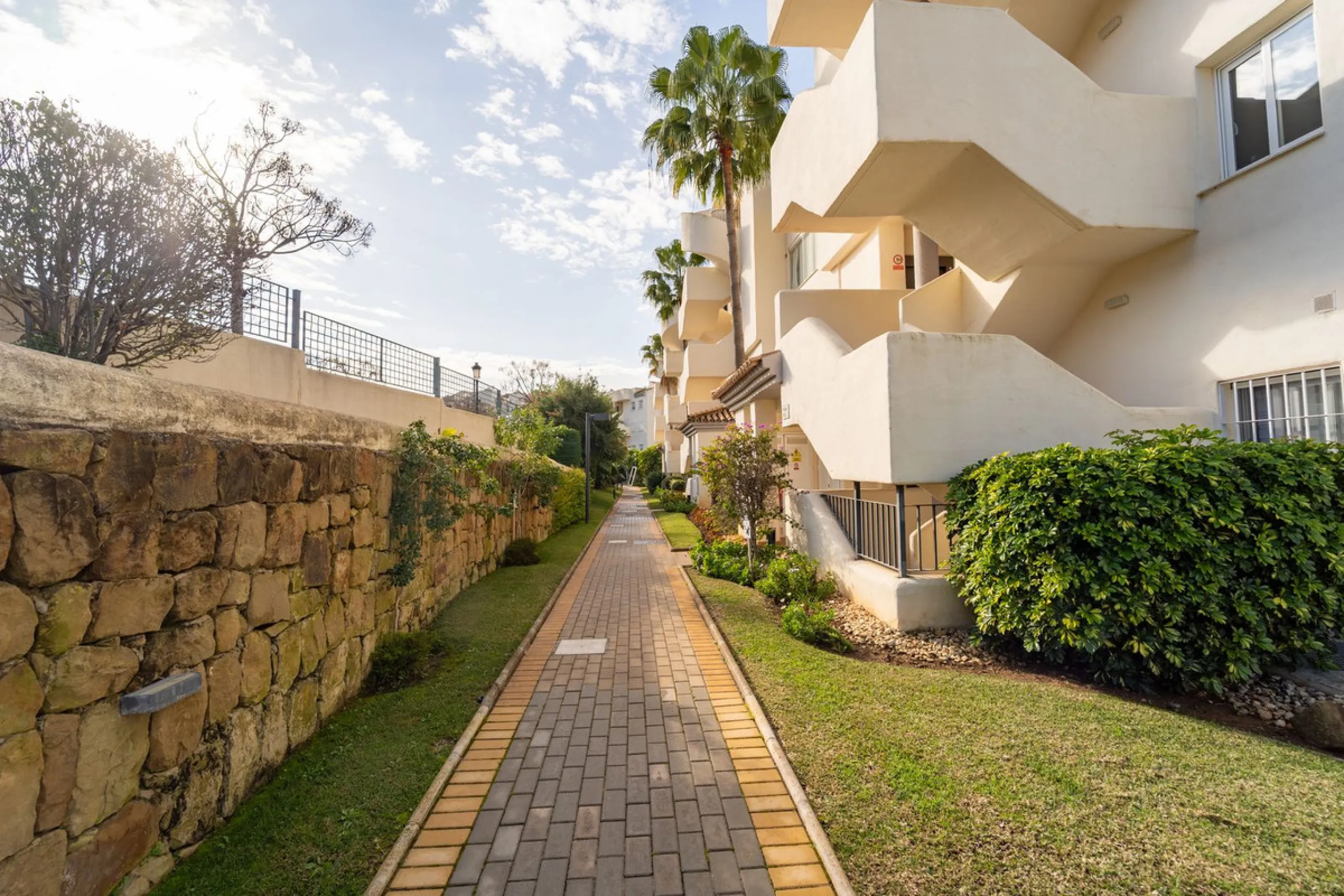 Apartment - Ground Floor Apartment в продаже в Marbella, Málaga. В доме 2 спален и 2 ванных комнат. Площадь дома 108 м²