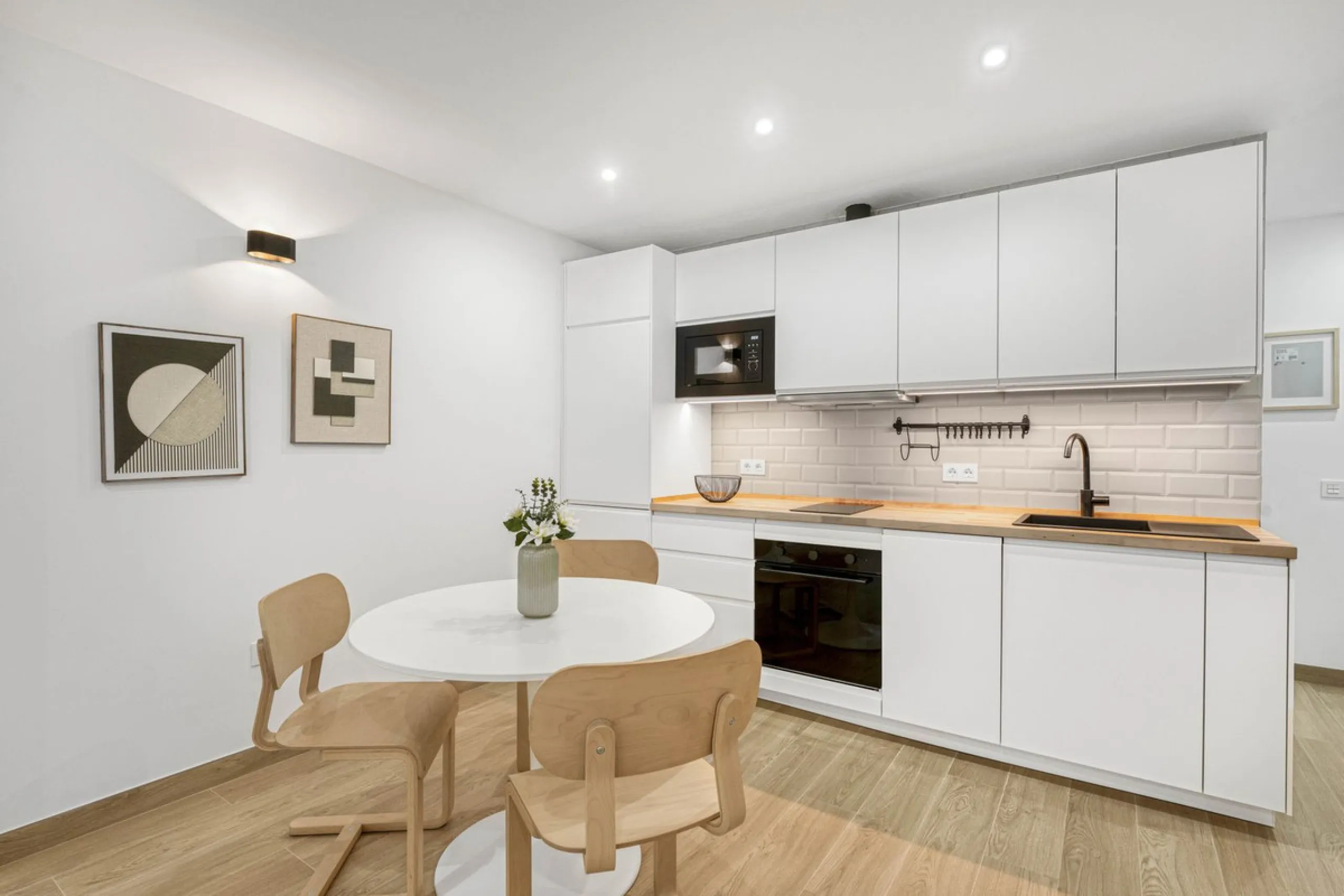 FULLY RENOVATED APARTMENT – DIRECT ACCESS TO LA CARIHUELA PROMENADE – TORREMOLINOS
