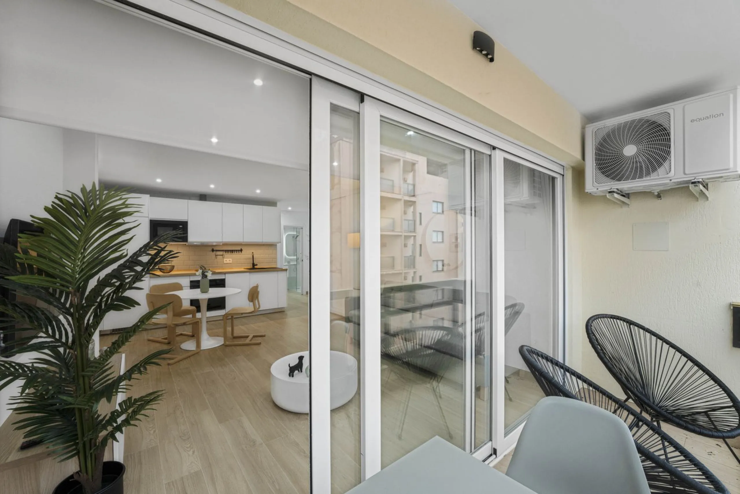 FULLY RENOVATED APARTMENT – DIRECT ACCESS TO LA CARIHUELA PROMENADE – TORREMOLINOS