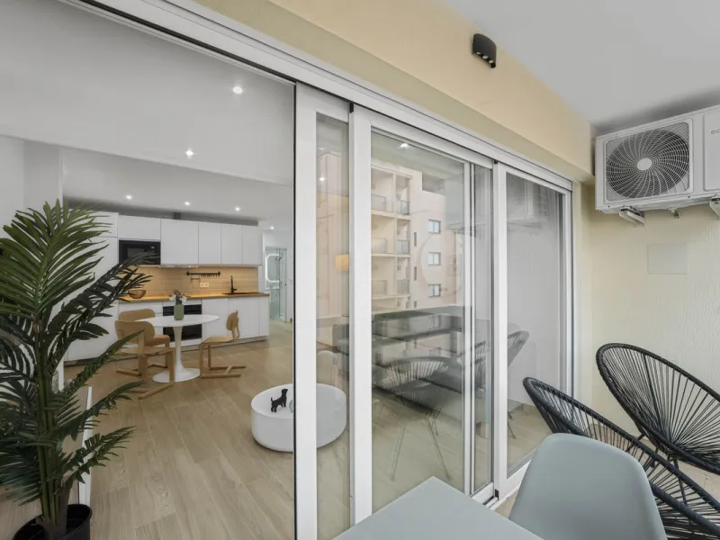 FULLY RENOVATED APARTMENT – DIRECT ACCESS TO LA CARIHUELA PROMENADE – TORREMOLINOS