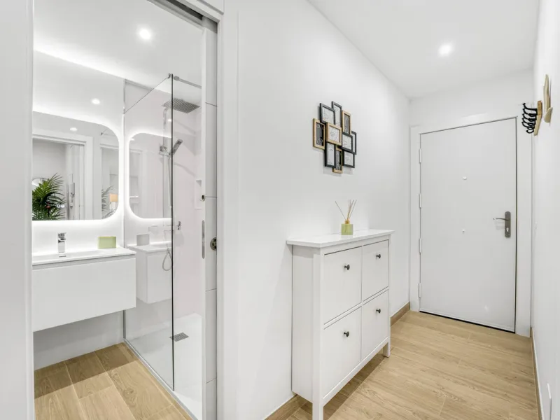 FULLY RENOVATED APARTMENT – DIRECT ACCESS TO LA CARIHUELA PROMENADE – TORREMOLINOS