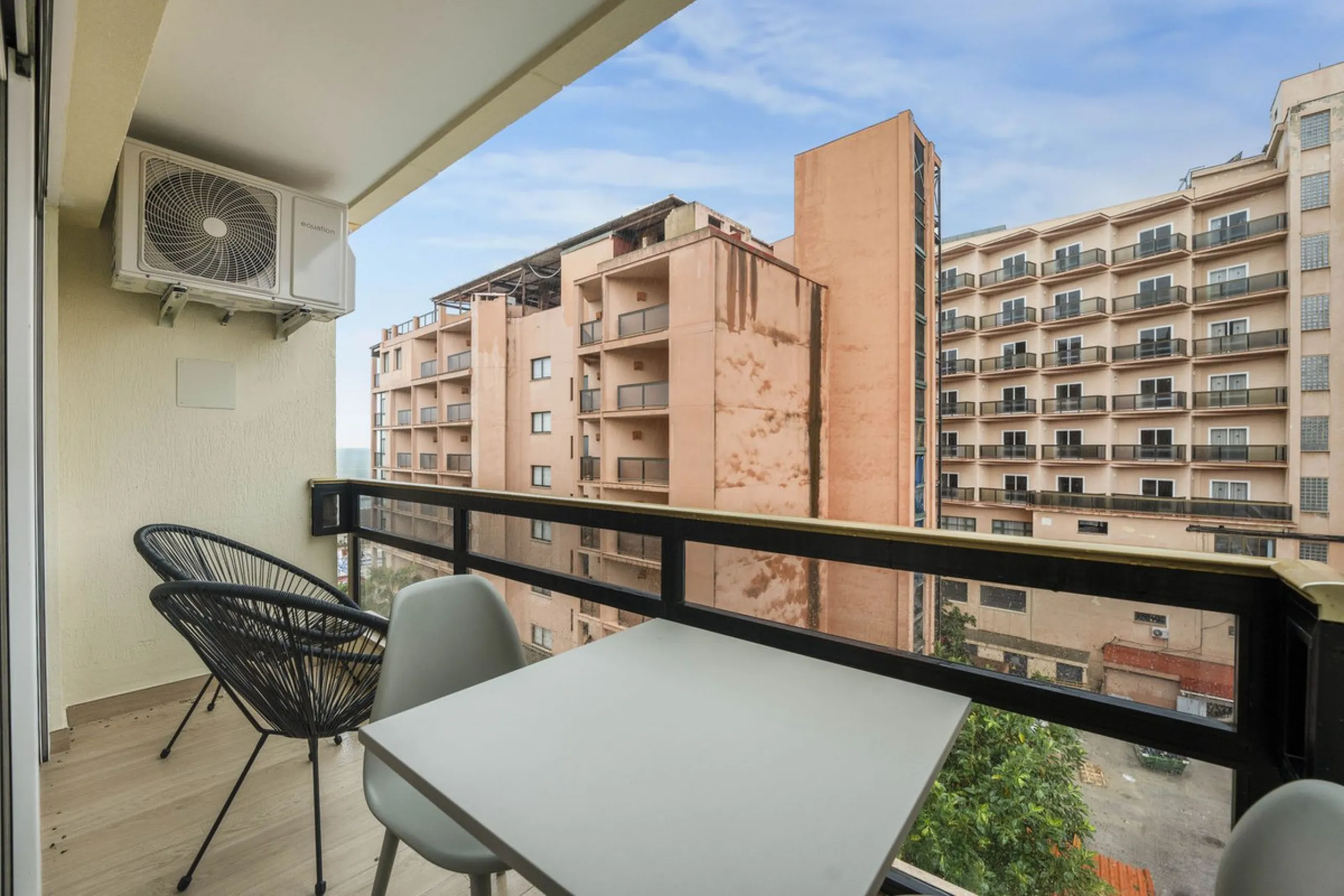 FULLY RENOVATED APARTMENT – DIRECT ACCESS TO LA CARIHUELA PROMENADE – TORREMOLINOS