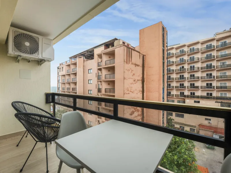 FULLY RENOVATED APARTMENT – DIRECT ACCESS TO LA CARIHUELA PROMENADE – TORREMOLINOS