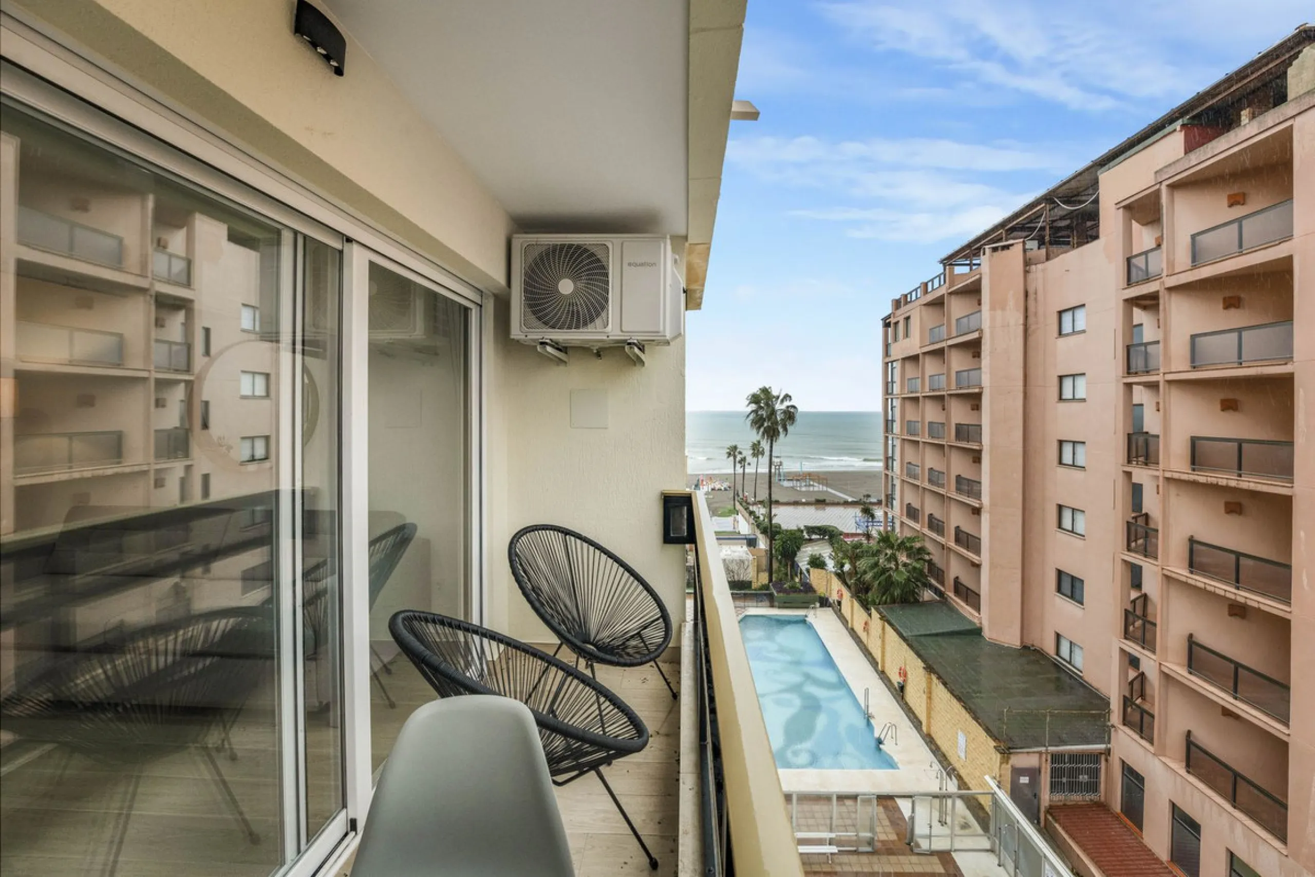 FULLY RENOVATED APARTMENT – DIRECT ACCESS TO LA CARIHUELA PROMENADE – TORREMOLINOS