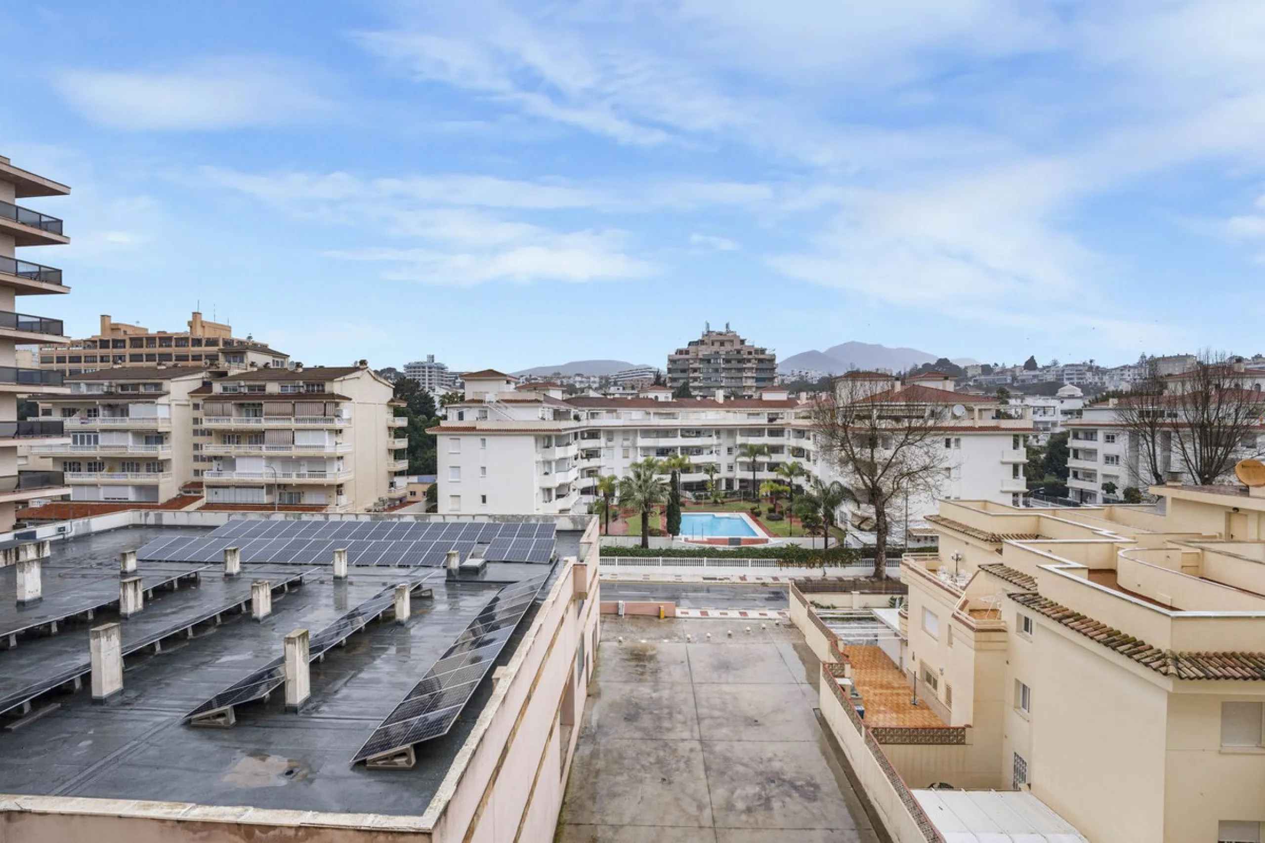 FULLY RENOVATED APARTMENT – DIRECT ACCESS TO LA CARIHUELA PROMENADE – TORREMOLINOS