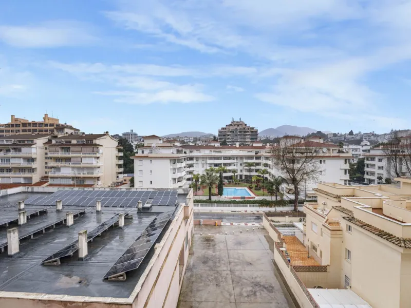 FULLY RENOVATED APARTMENT – DIRECT ACCESS TO LA CARIHUELA PROMENADE – TORREMOLINOS