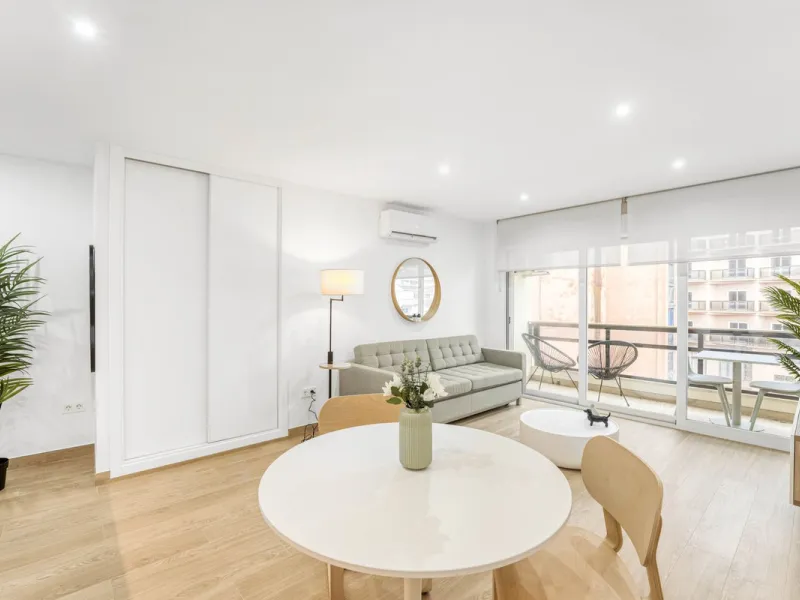 FULLY RENOVATED APARTMENT – DIRECT ACCESS TO LA CARIHUELA PROMENADE – TORREMOLINOS