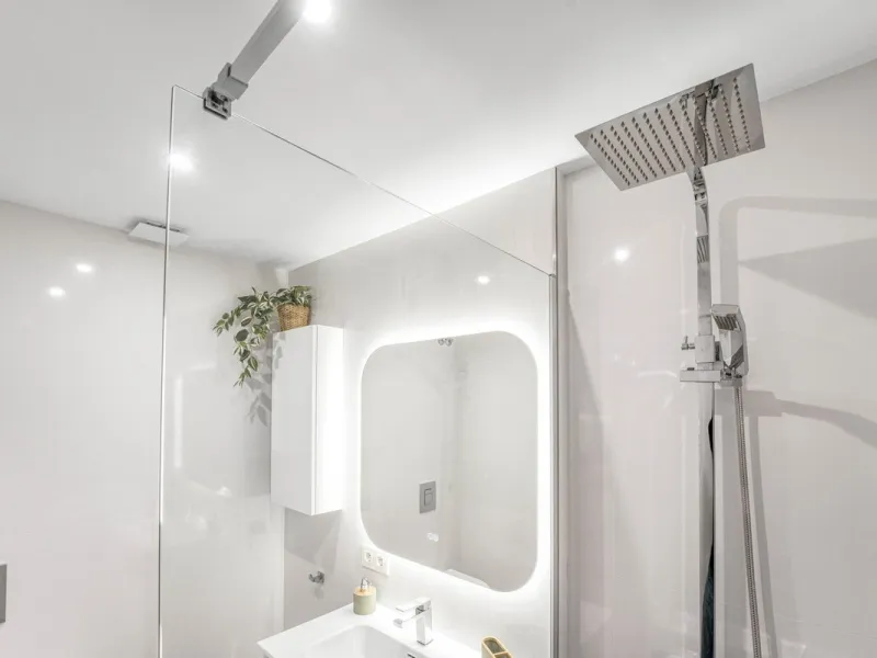 FULLY RENOVATED APARTMENT – DIRECT ACCESS TO LA CARIHUELA PROMENADE – TORREMOLINOS