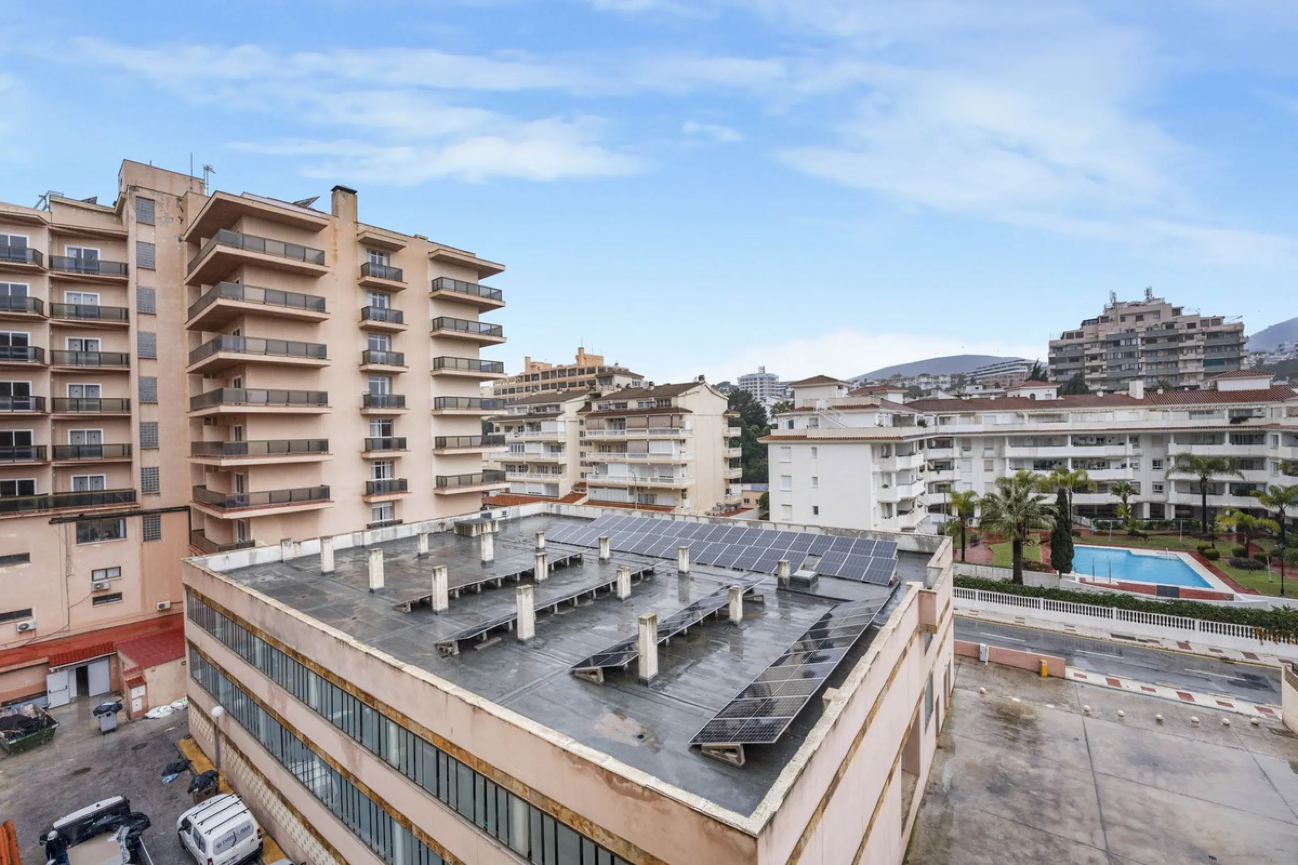 FULLY RENOVATED APARTMENT – DIRECT ACCESS TO LA CARIHUELA PROMENADE – TORREMOLINOS