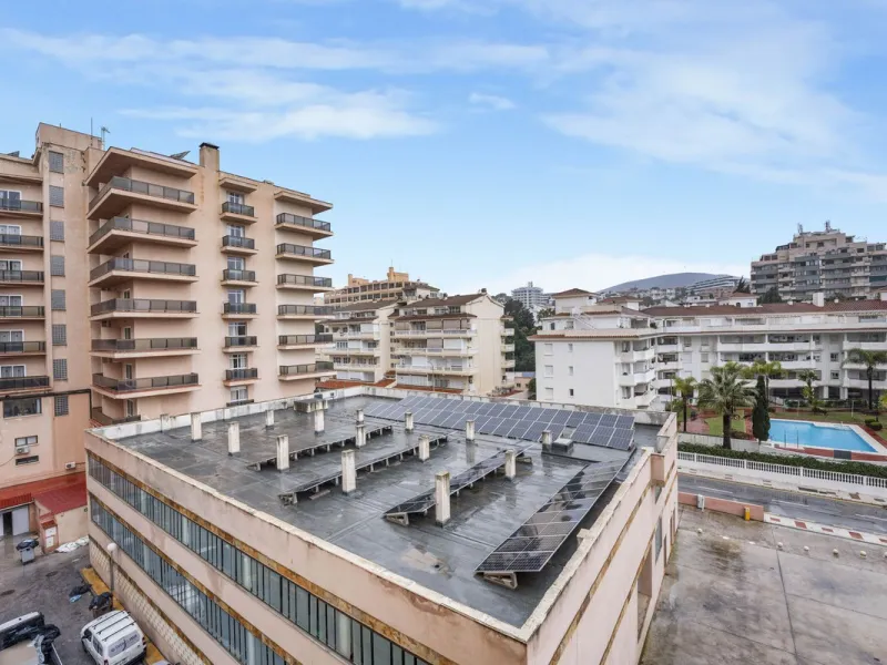 FULLY RENOVATED APARTMENT – DIRECT ACCESS TO LA CARIHUELA PROMENADE – TORREMOLINOS