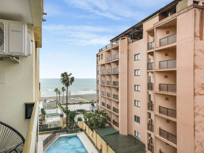 FULLY RENOVATED APARTMENT – DIRECT ACCESS TO LA CARIHUELA PROMENADE – TORREMOLINOS