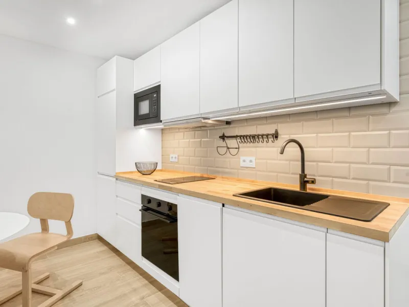 FULLY RENOVATED APARTMENT – DIRECT ACCESS TO LA CARIHUELA PROMENADE – TORREMOLINOS