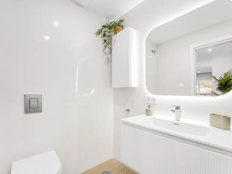 FULLY RENOVATED APARTMENT – DIRECT ACCESS TO LA CARIHUELA PROMENADE – TORREMOLINOS