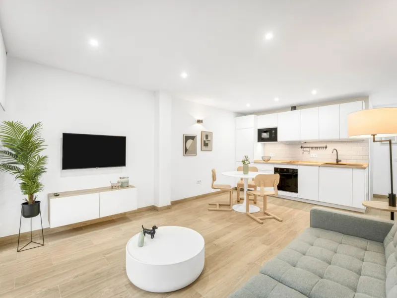 FULLY RENOVATED APARTMENT – DIRECT ACCESS TO LA CARIHUELA PROMENADE – TORREMOLINOS